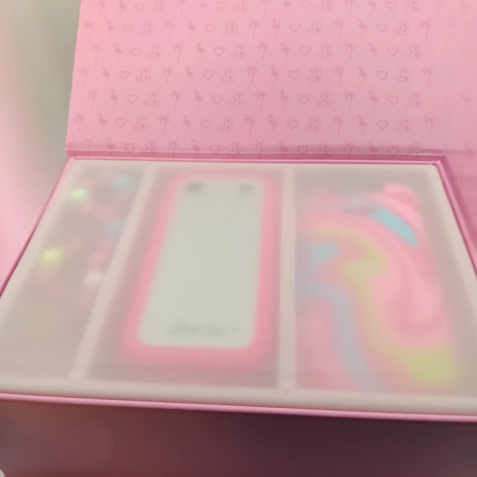 Official HMD Barbie Flip Unlocked Brand NEW Kaios Pink Collector Edition Phone - Image 4 of 4