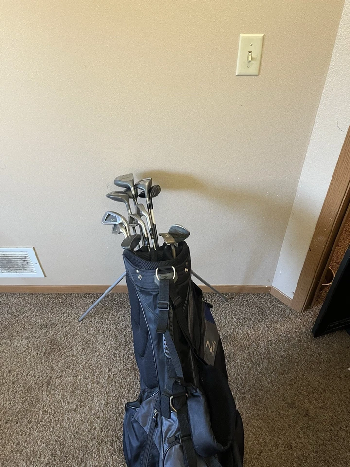 Bolsa de golf con palos de golf Foto 4 de 4