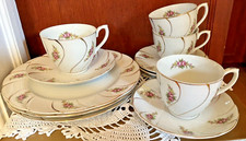 Ensemble tasse et soucoupe (4), avec 3 assiettes à dessert, vintage, blanc, bordure fleurs et or