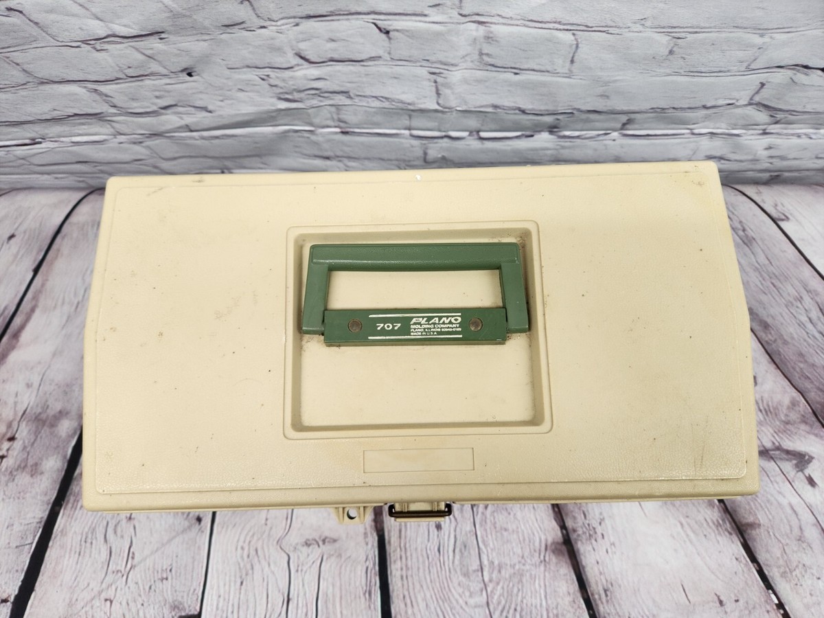Vintage Plano 707 Tackle Box Tan/Green Gear Outdoors Handle 2