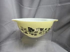 Pyrex Vintage Gooseberry Cinderella Mixing Bowl 442, 1.5 Qt, Yellow Black