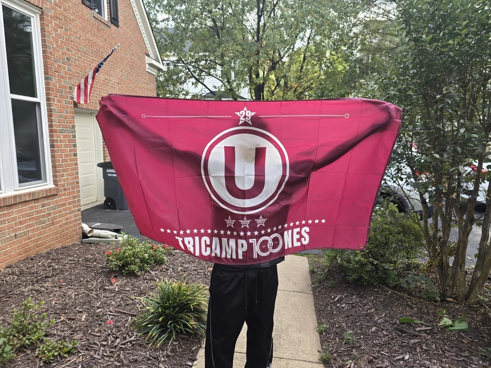 Universitario de deportes TRICAMPEON *29 bandera del TRICAMPEON 2025 150x90 cm - Imagem 2 de 3
