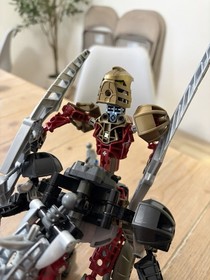 LEGO set 8811 Toa Lhikan & Kikanalo BIONICLE No Box Or Instructions 100%