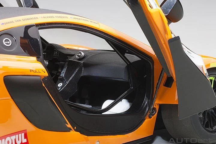 1:18 2016 Bathurst 12 Hour Winner -- #59 McLaren 650S GT3 -- AUTOart 81643 - Image 3 of 4