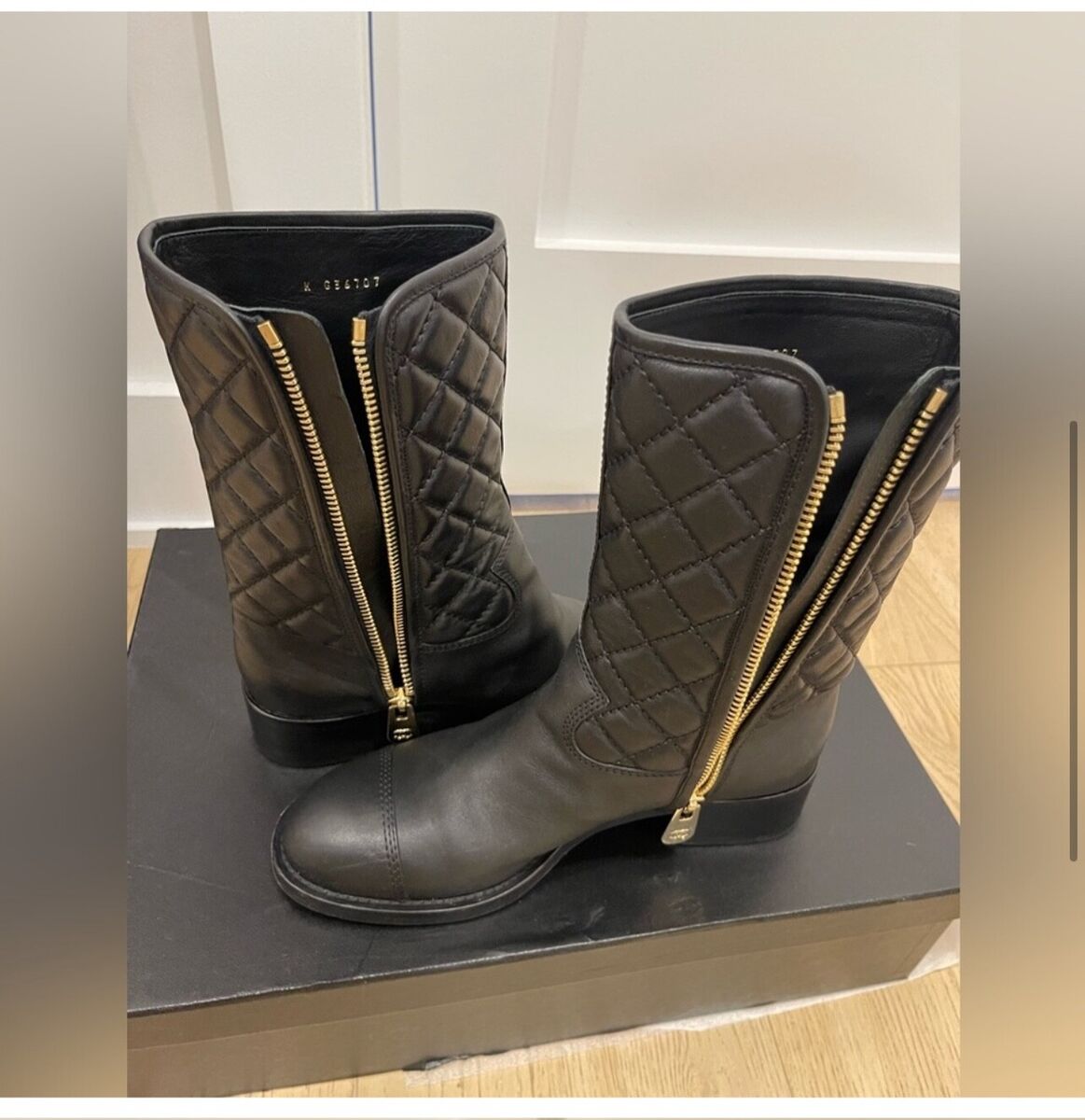 Chanel 21P Black Calfskin Leather CC Logo Quilted Zipper Mid Chanel 21P Black Calfskin Leather CC Logo Quilted Zipper Mid