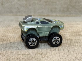 Micro Machines 1987 Quadchamps Green lifted car