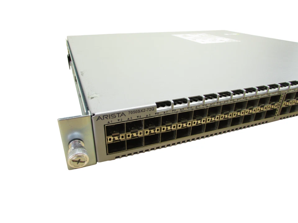 Conmutador Arista DCS-7050SX2-72Q-R 48x 10GbE SFP+ 6x 40GbE QSFP+ R-F Air 2x CA Foto 2 de 4