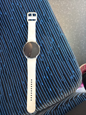 Samsung Galaxy Watch 5 Sapphire 44mm Aluminum Case -Silver with White Sport Band