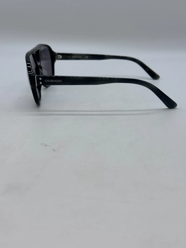 Gafas de sol Calvin Klein CK18504S 001 negras, talla 59-13-140 Foto 3 de 4