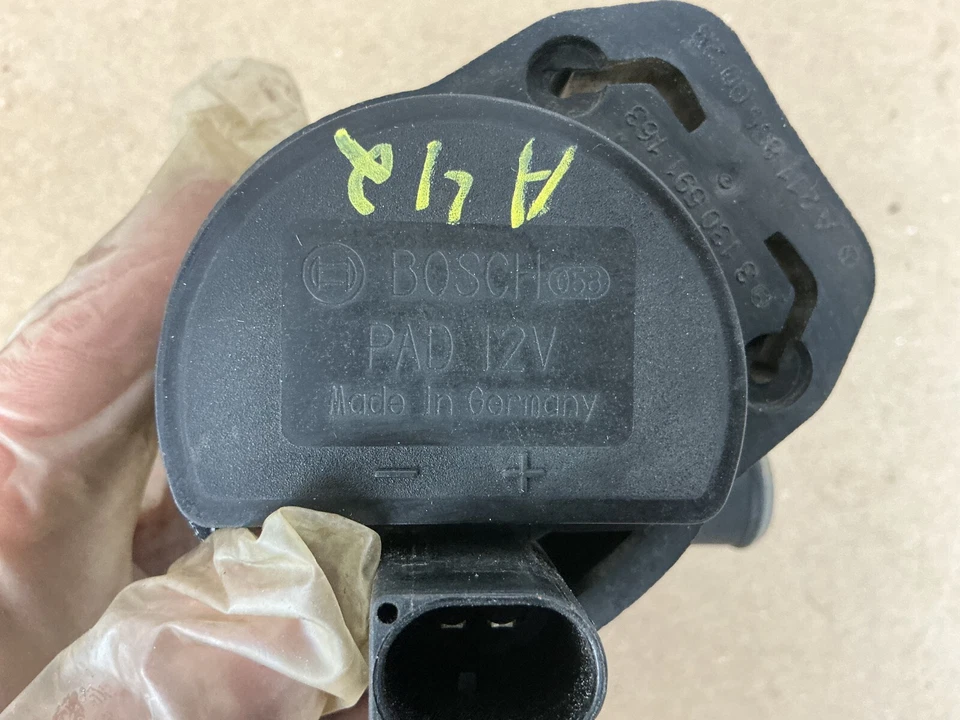 Bomba de água aquecedor líquido de arrefecimento auxiliar Mercedes-Benz E550 2010–2014 A2118350028 fabricante de equipamento original - Imagem 2 de 4