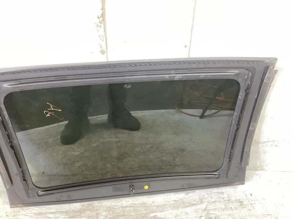2010 - 2017 Audi A5 Quattro Sun Roof Sunroof Glass Panel 8T0877911B OEM. — 第 4/4 张图片