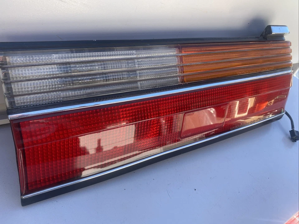 1985 1986 Toyota Cressida Sedan Tail Light Lamp Assembly Taillight RH Passenger - Image 3 of 4