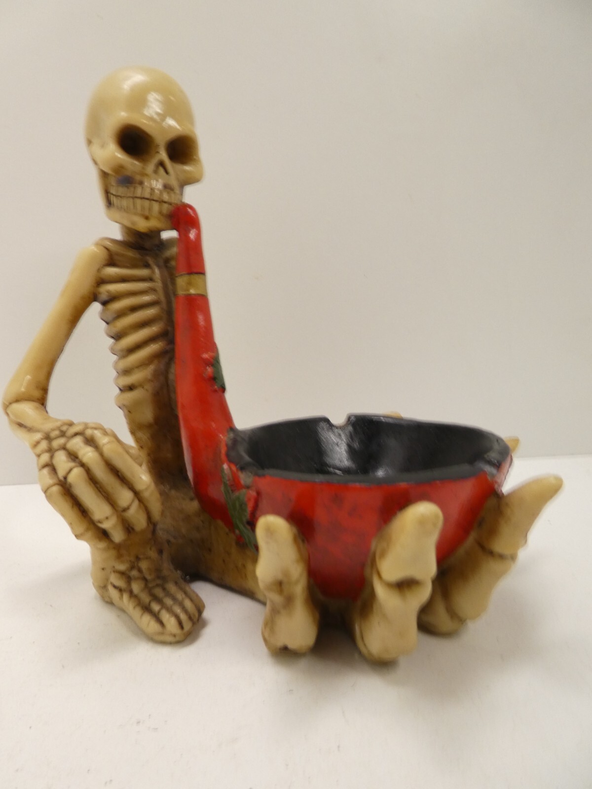 SKELETON SMOKING PIPE HAND FINGER BONES CAST RESIN ASHTRAY MARIJUANA LEAF BOWL