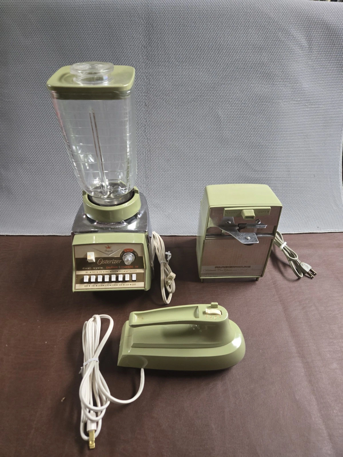 Vintage 70s Osterizer Imperial Blender, Oster Automatic Can Opener, Hand Mixer.
Opens in a new windo