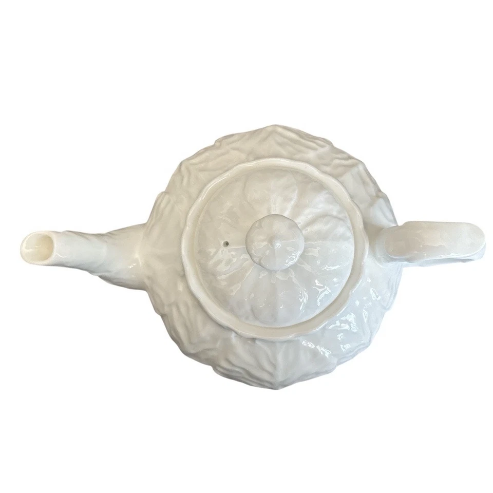 Tetera Wedgwood Countryware White Bone China hoja de repollo  Foto 3 de 4