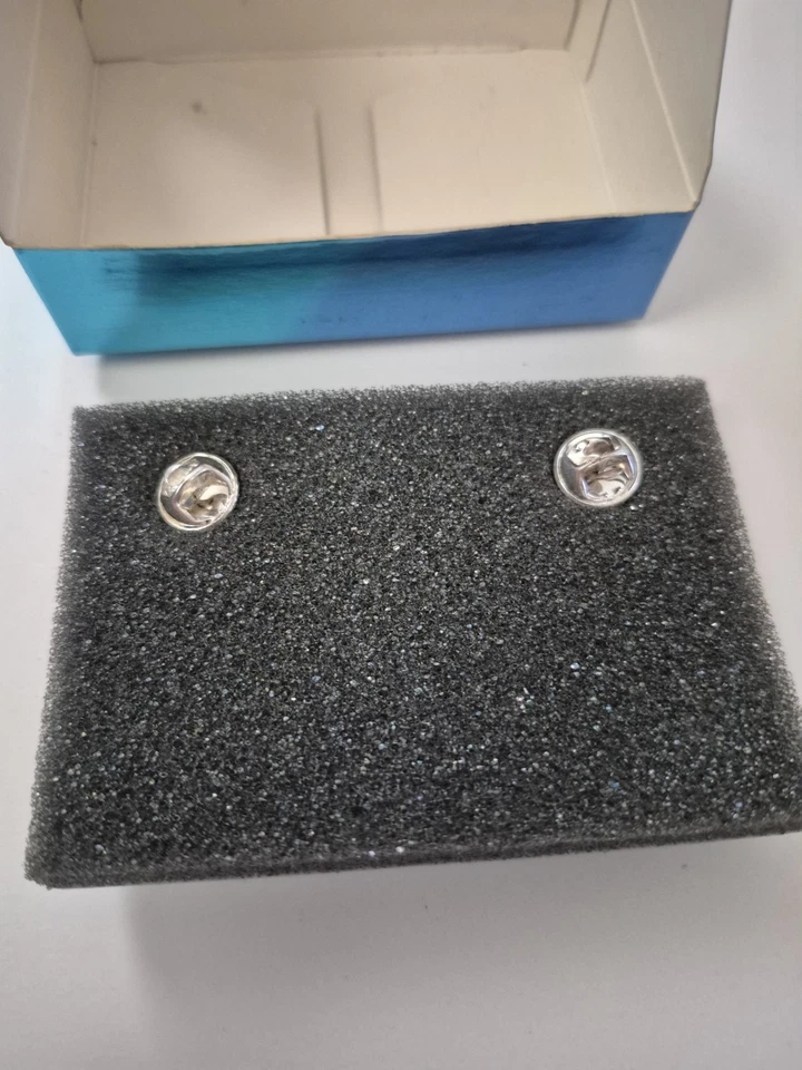 Pin mariposa aleteante Avon 2005 piedras simuladas nuevo de stock Foto 2 de 4