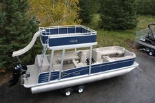 New-2785 27 ft Funship pontoon boat with new 115 Mercury