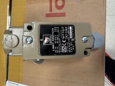 Bhartia / BCH Electric Limited Limit Switch NILF22 New In Box