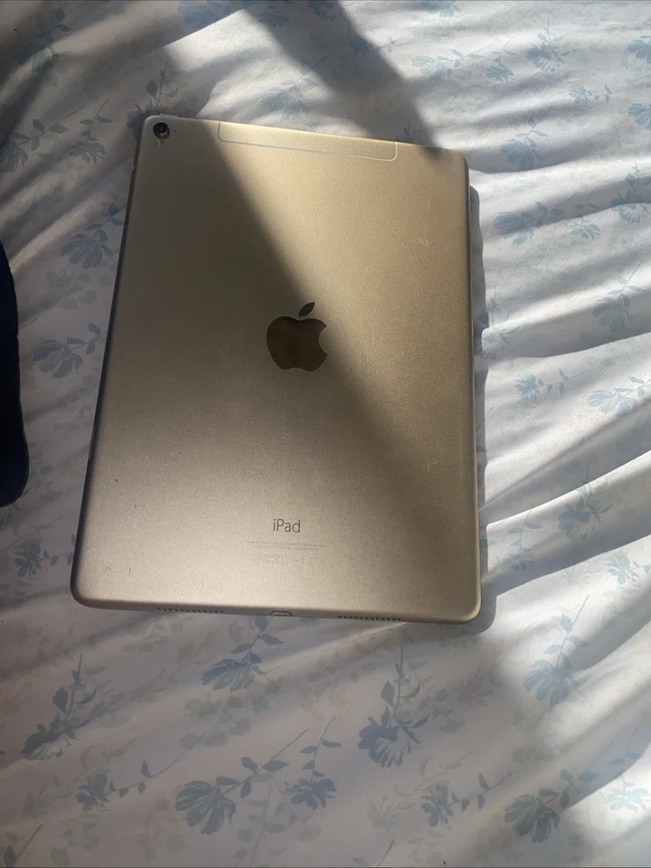 Apple iPad Pro 1ª Generación MLMX2LL/A 9.7" WI-FI, Dorado Foto 2 de 2