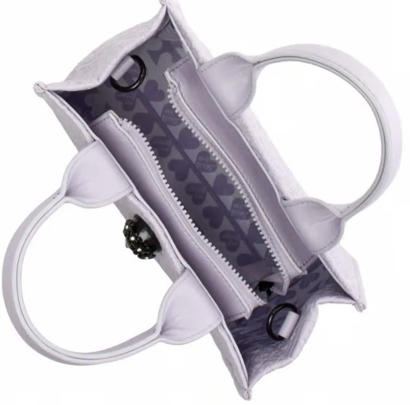 NUEVO CON ETIQUETAS Betsey Johnson Cartera Bolso Cartera Lila Calaveras Flores Huesos XOOLIVE - Imagen 4 de 4