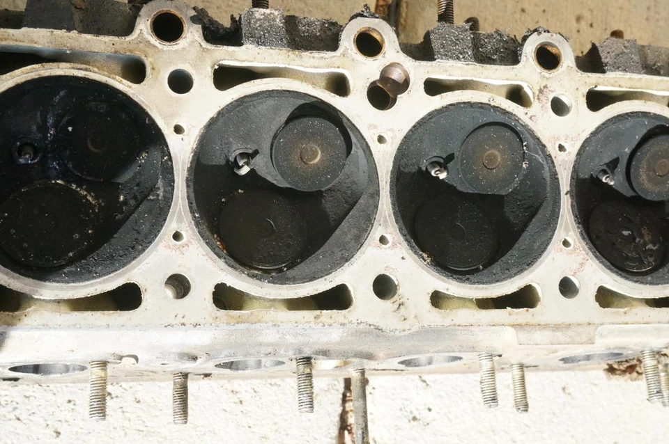 Culata OEM BMW E30 M20B27 2,7 L 84-87 325E 528E Foto 3 de 4