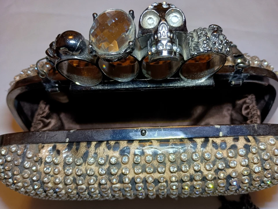 Cartera sin asas con nudillos - Estampado de leopardo - Muy brillante - Tiene cadena 4 bandolera Foto 4 de 4