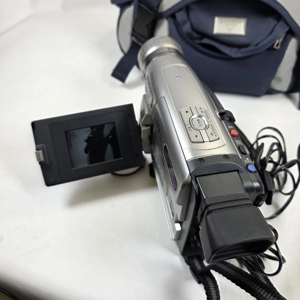 Panasonic NV-VZ9 VHS-C Compact Camcorder Movie Camera Vintage Working - Image 4 of 4