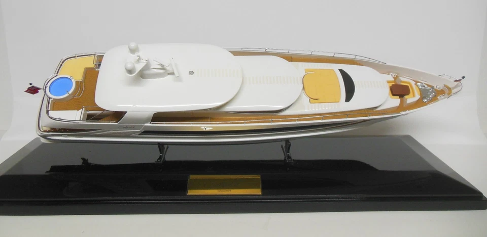 Herpa H0 154437 - Modellyacht CATWALK 1:87 / H0 - mit Sockel/Haube - Gebraucht - Bild 4 von 4