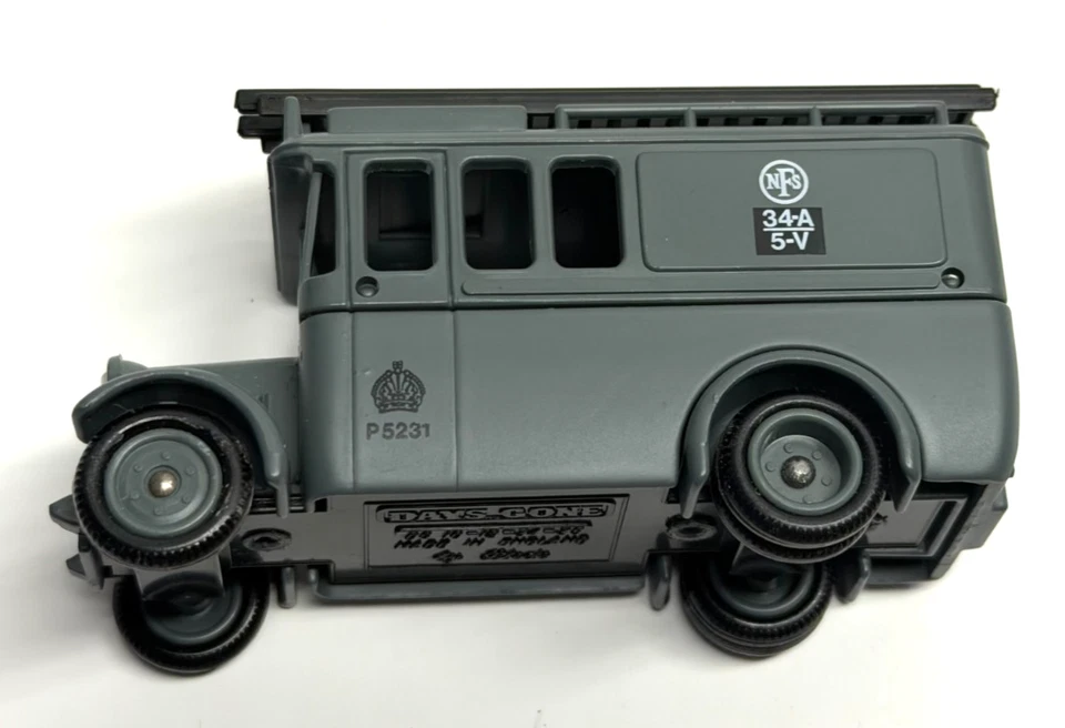 Vintage  Lledo "Days Gone" 1932 Dennis Limousine die-cast model - Image 3 of 4