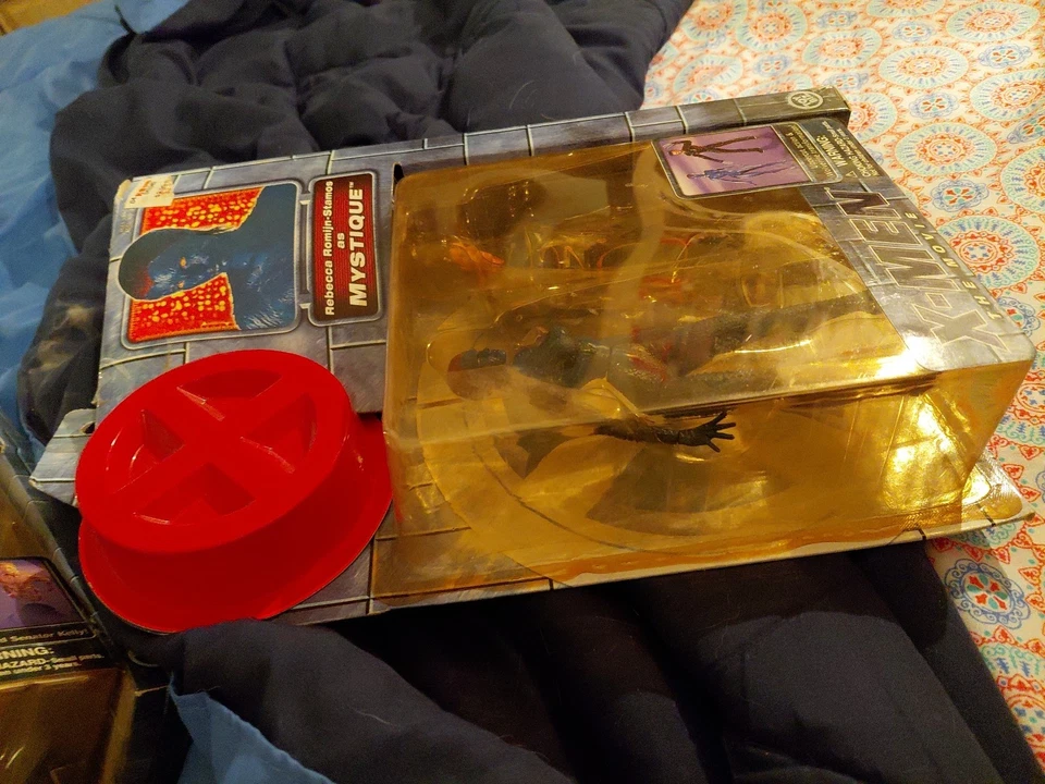 Figura de acción Toy Biz Marvel X-Men the Movie Mystique Rebecca Romijn-Stamos 2000 Foto 2 de 3