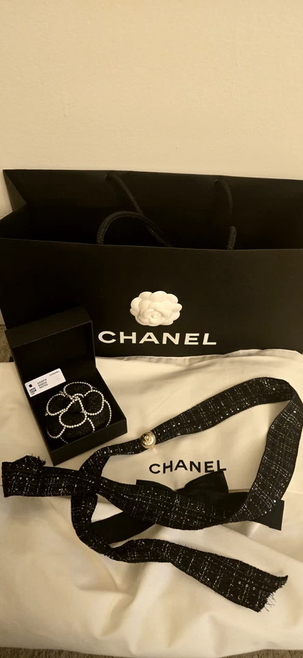 CHANEL 25P BROCHE PERLA TWEED CAMELIA COLECCIÓN PRIMAVERA PIEZA TEMPORADA LIMITADA Foto 4 de 4