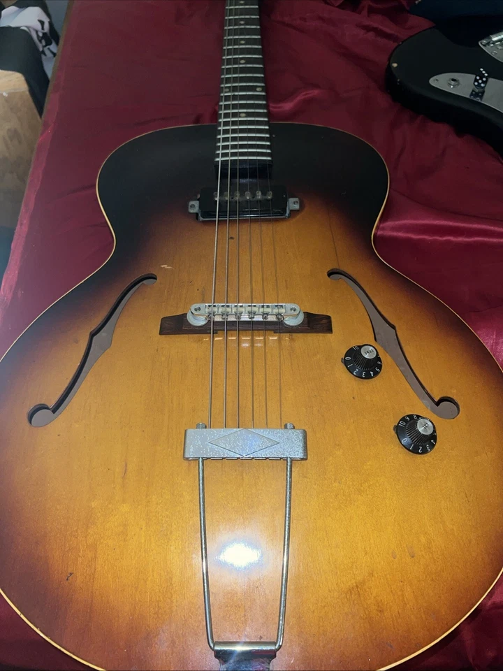 Guitarra elétrica vintage original década de 1950 Gibson ES-125 Sunburst - Imagem 2 de 4