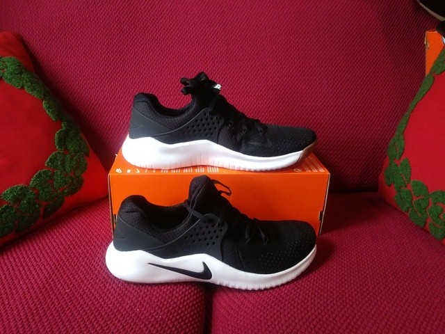 nike free trainer v8 black
