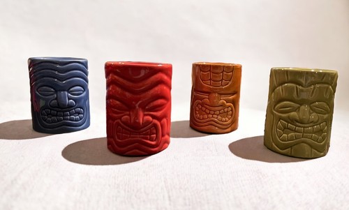 Mini tazze vintage Hawaiian Island Heritage ceramica bifacciale set di scatti Tiki/4 - Foto 2 di 10