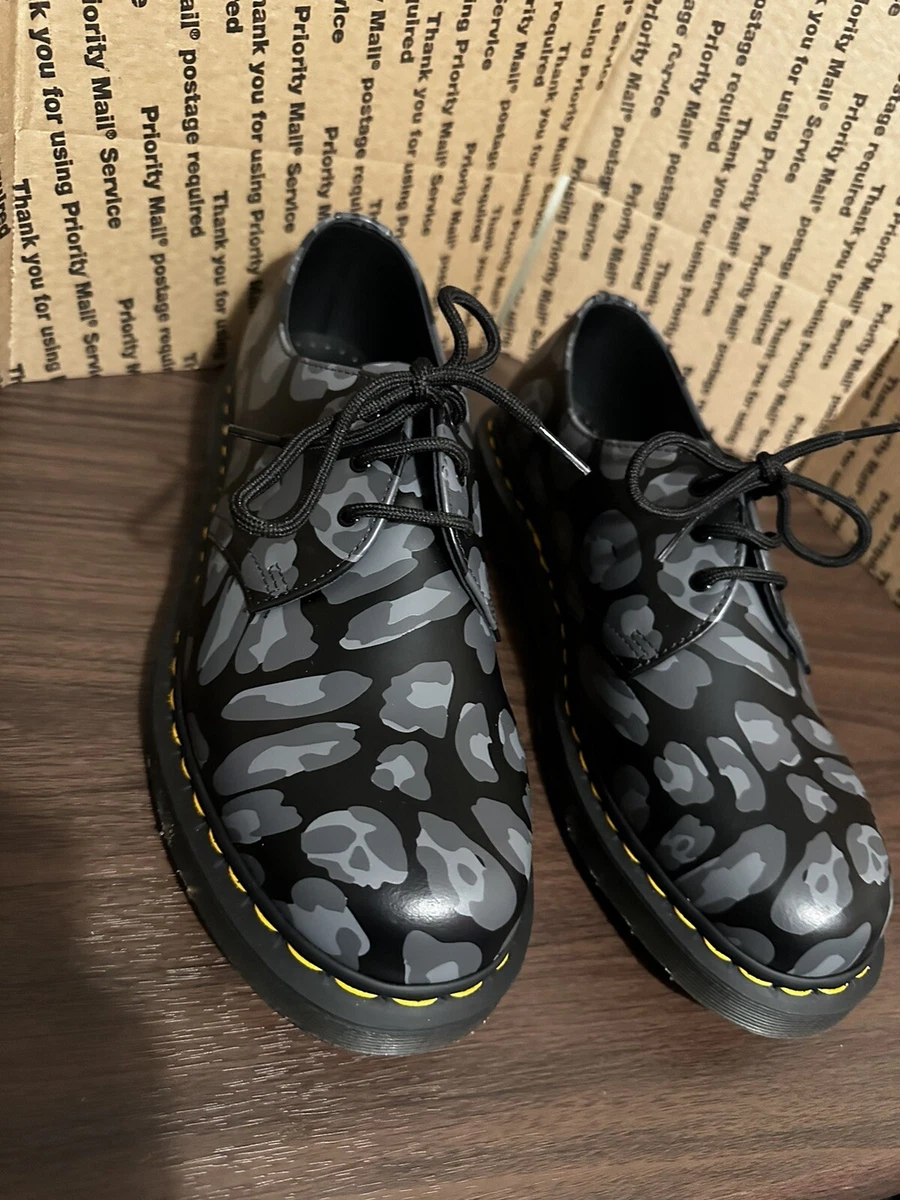 Doc martens cheap skull shoes