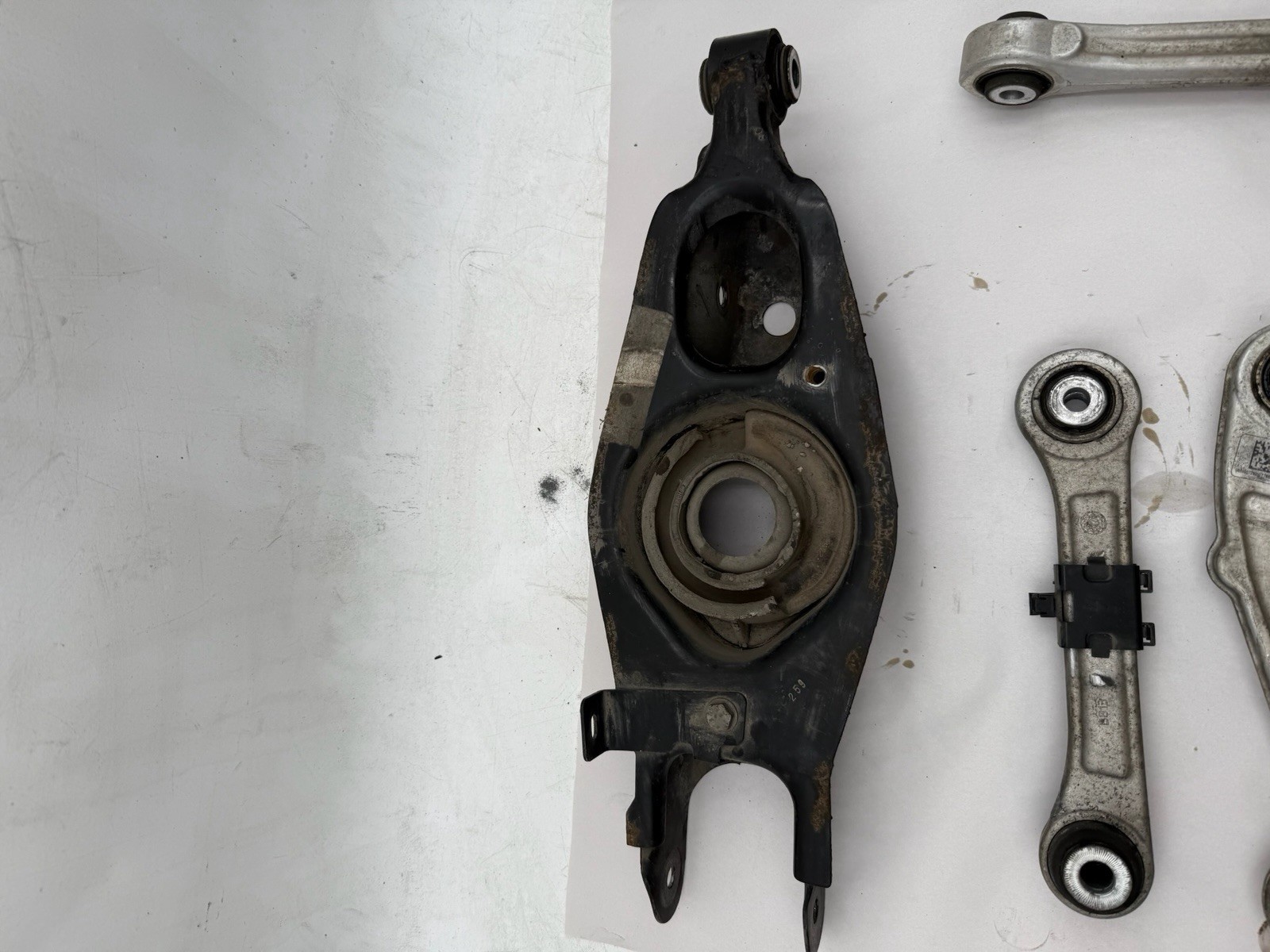 Maserati Ghibli 2017-2024 REAR+LEFT+INNER Control arm