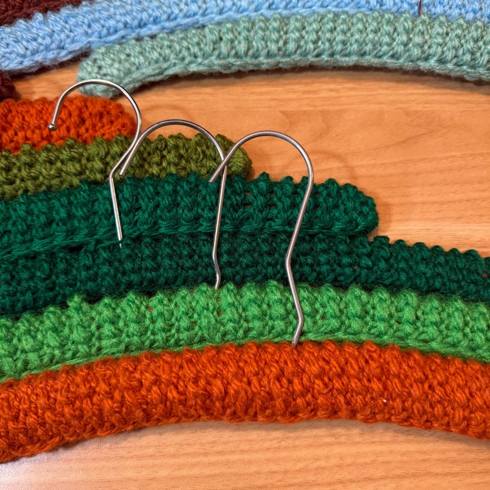 Lote De Colección De 18 Perchas Cubiertas De Crochet Hechas A Mano Multicolor 11.5" Foto 2 de 4