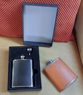 Two Hip Flasks Stainless Steel 6 Oz In Good Condition includes one Vintage Flask