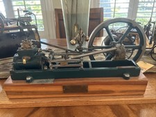 Vintage STEAM ENGINE ANTIQUE GREEN & RED STUART VICTORIA AB 66 -VERY COOL