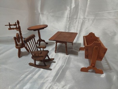 VINTAGE PIECES OF SHACKMAN DOLL HOUSE FURNITURE