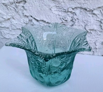 STAR BURST TEXTURED GLASS Bowl Pointed Edge Aqua