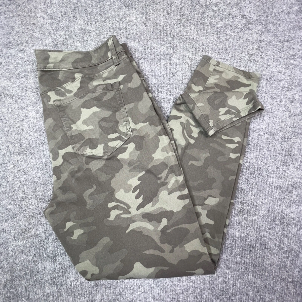 Curvy camo sale pants
