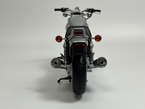 Yamaha Vmax 1993 plateado metálico escala 1:12 Minichamps 122163702 - Imagen 7 de 12