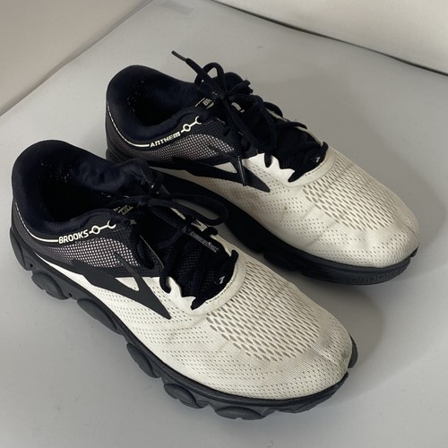 brooks anthem sneakers