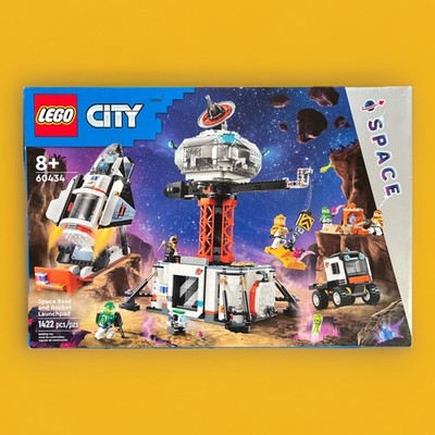 LEGO CITY: Space Base and Rocket Launchpad (60434) 4