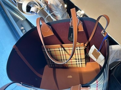 NWT Authentic Burberry Medium London Tote With Dust Bag and Care