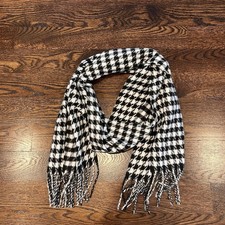 NWOT Cashmere Feel Black and White Houndstooth Pattern Scarf Wrap 13x70 Fringe