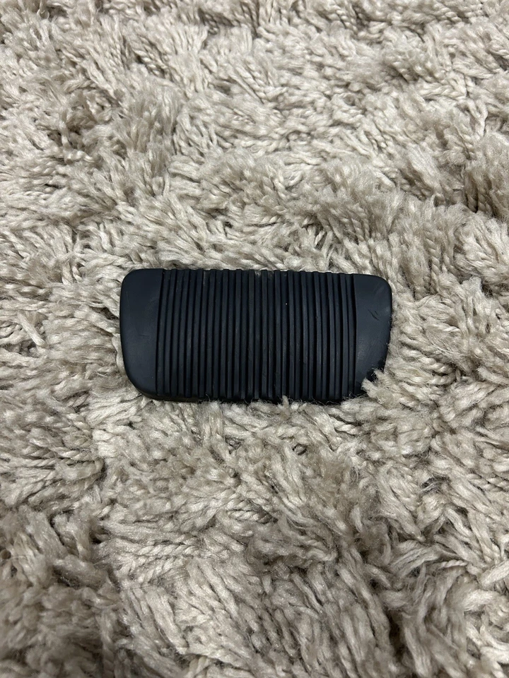 Cubierta de goma para pedal de freno OEM Toyota Landcruiser 1990-1997 Toyota Landcruiser Foto 2 de 4