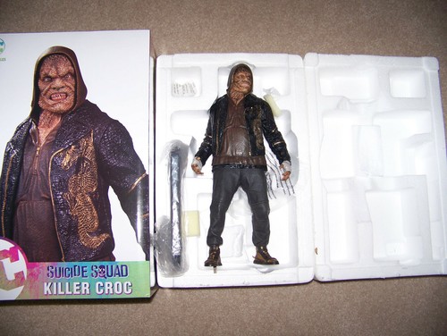 DC DIRECT SUICIDE SQUAD KILLER CROC STATUE with SIGNED CAST PHOTOGRAPH - Picture 6 of 12