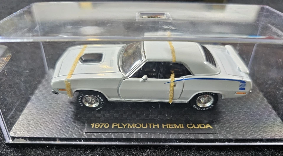 Road Champs 1998 escala 1:43 1970 blanco Plymouth Hemi Cuda con vitrina Foto 4 de 4